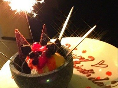 誕生日・記念日はお任せ下さい。特製デザートでお祝いします 。