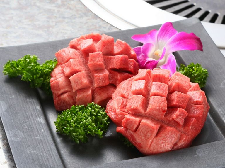 濃厚な味、旨み、歯ごたえに感動する逸品『手切り 厚切り牛タン』