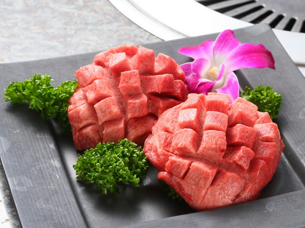 濃厚な味、旨み、歯ごたえに感動する逸品『手切り　厚切り牛タン』