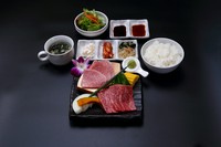 仙台牛上カルビと上ロースの食べ比べです