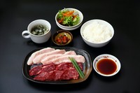 小　100g　1300円　
中　150ｇ　1700円
大　200ｇ　2100円
特大250ｇ　2500円