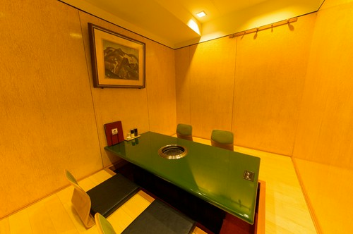 掘りごたつの個室席はプライベートな会食に最適