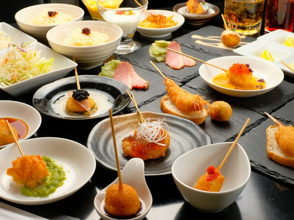 1本1本異なるソースと素材のハーモニー。こだわりのソースに舌鼓