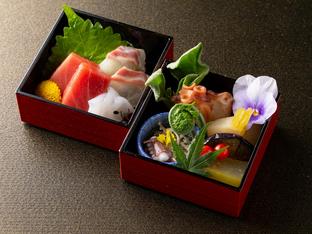 重箱の中の芸術を愛でる、幸せなひとときを堪能できる『二段重』