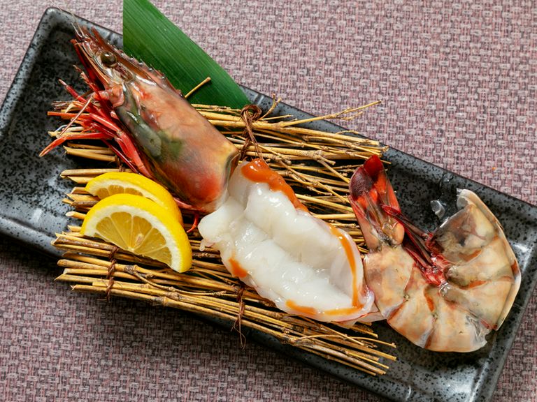 白く艶やかでプリプリした身においしさを詰め込んだ、海の恵みを丸ごといただく『シータイガー』