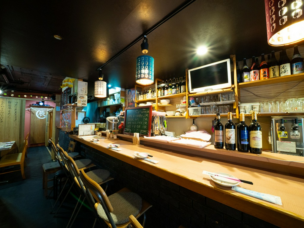 一人でふらりと立ち寄って、カウンターで軽く一杯楽しむのも乙