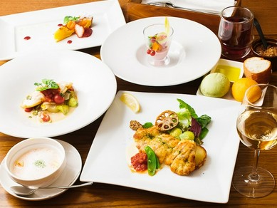 洗練された空間で、食事や会話を心ゆくまで堪能