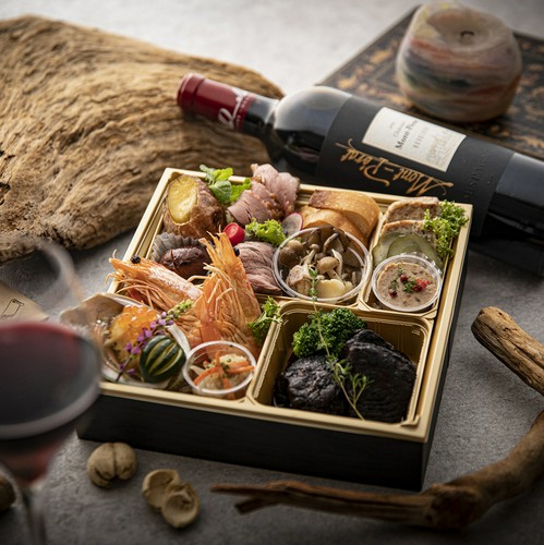 令和５年新春洋風おせち ご予約承ります！