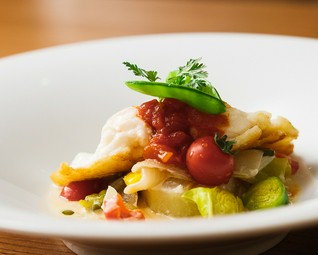 　前菜、スープ、シェフお得意のお魚料理のメイン、パン、ドリンク 全5品