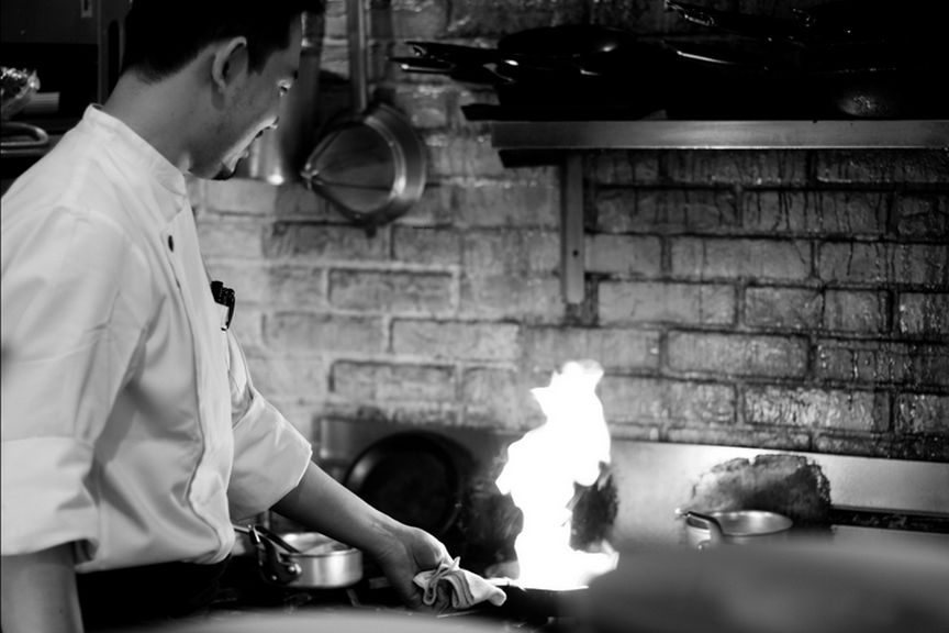 ゲストのペースに合わせた給仕で、快適な時間を提供