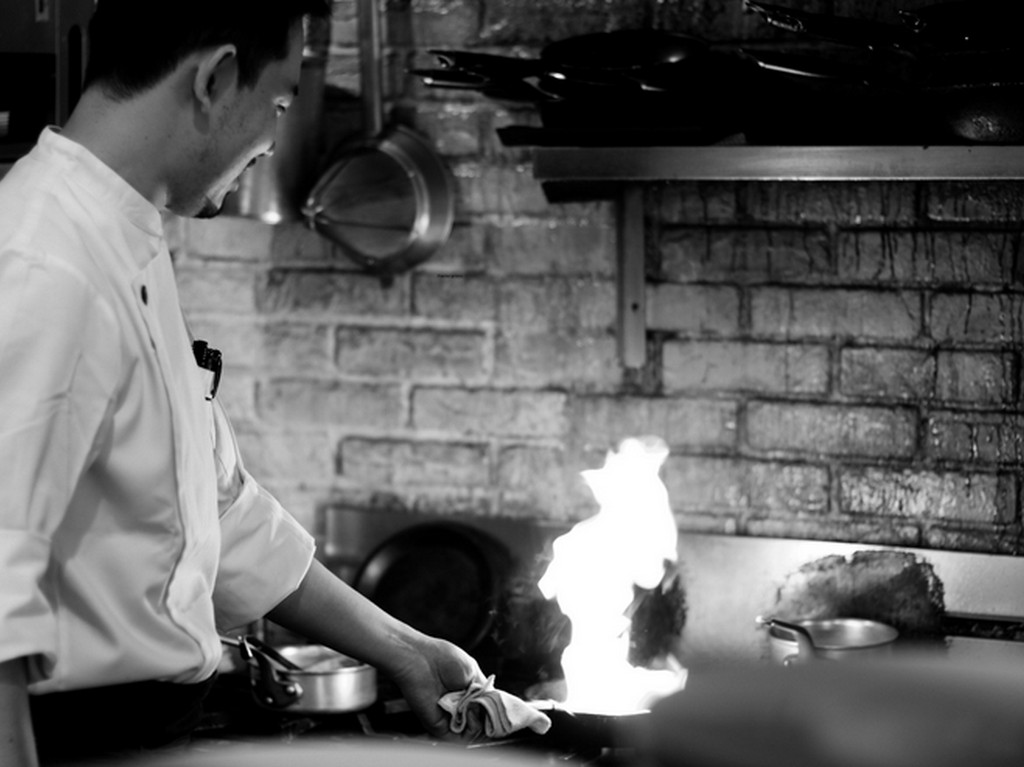 ゲストのペースに合わせた給仕で、快適な時間を提供