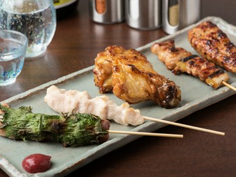 部位に合わせた焼き加減で食感や味わいを堪能できる『焼鳥』
