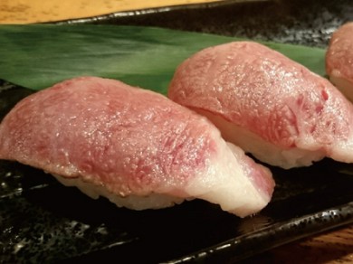 極上ブランド牛は炙り寿司でも『神戸牛の炙り寿司（4貫）』