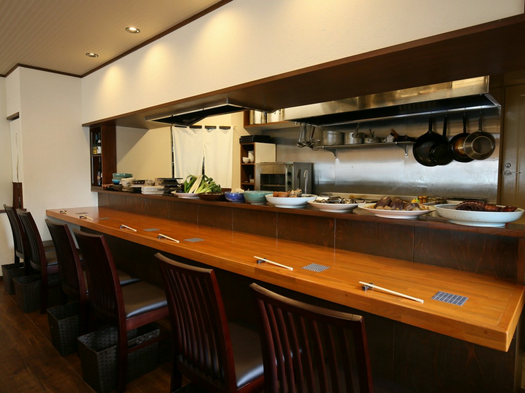 女性一人のランチにも利用しやすい、モダンな雰囲気の店