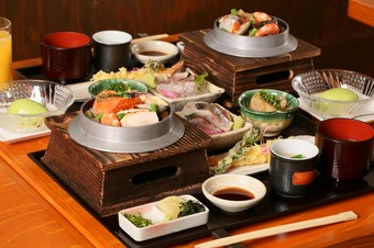 少しずつ多彩な料理を楽しめる『【めぐとわ】ランチ御膳』