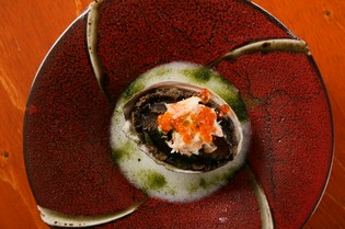 優しい味わいの『煮あわびと毛がにの養老餡　いくらがけ』