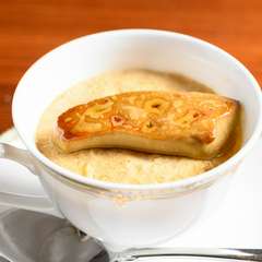 リピーター率の高い、お店定番の『鶏肉入りフォアグラのフラン』