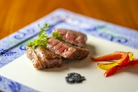 当店の白老牛はあの人気の天野ファームさんより取り寄せております。なかなか予約の取れない焼き肉レストランのお肉をぜひ味わってみて下さい。