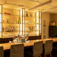 ゆったりとしたカウンター席