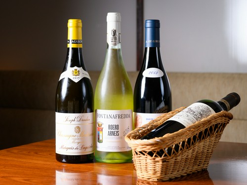 北海道産の食材を使った逸品と、厳選されたワインを堪能