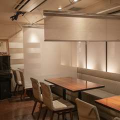 お隣のお客様との間にスクリーンを入れられます