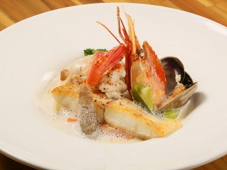 カウンターがあるので気軽な一人飲みにも好適!