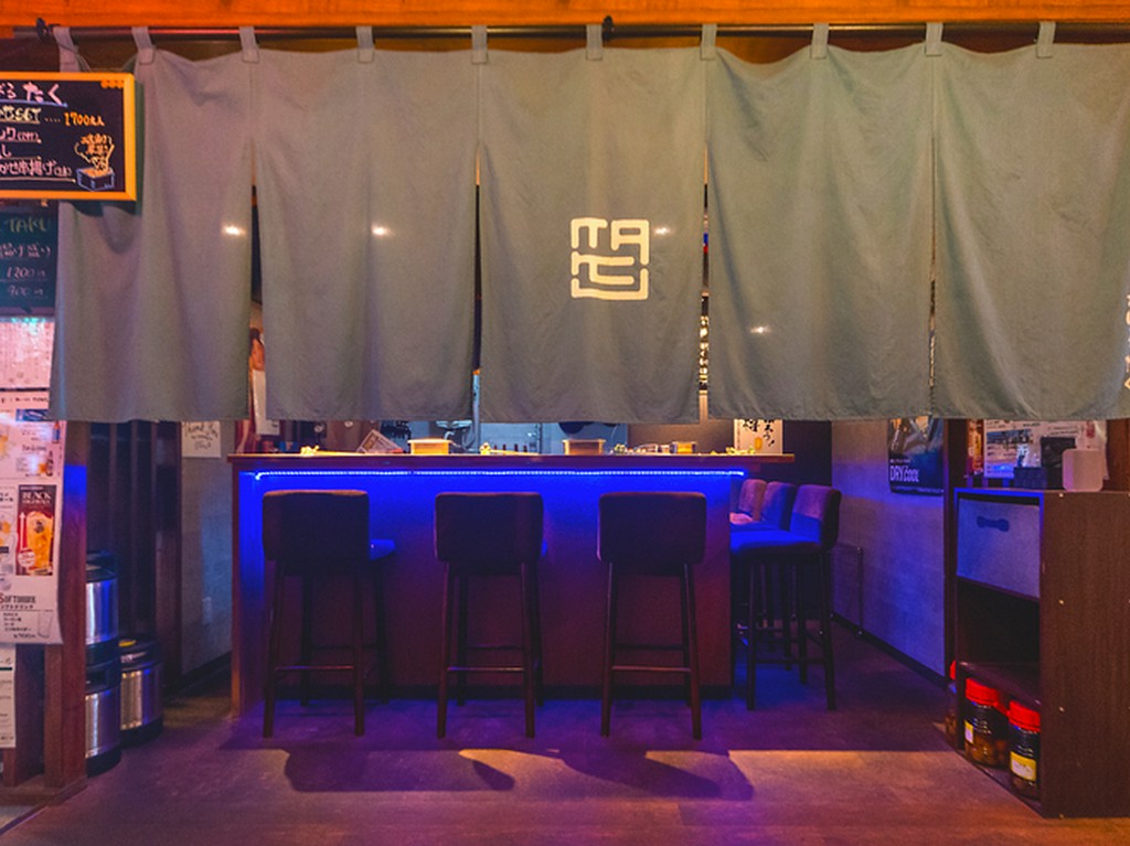 気軽に立ち寄って一人飲み。店主との会話も楽しみのひとつ