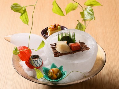 旬の食材を使った料理でゲストをおもてなし