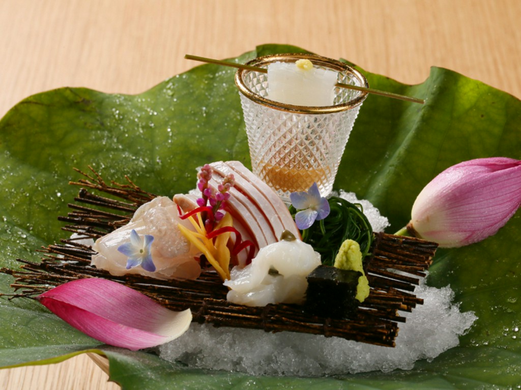 新鮮な旬魚をそれぞれに合わせた味わいで『造り』