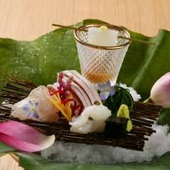 新鮮な旬魚をそれぞれに合わせた味わいで『造り』