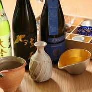 京料理に日本酒を合わせたペアリングセットも月替りで提案している同店。酒器は料理に合わせて京都の作家のものを中心に取り揃え、ゲストが好みの猪口を選べる趣向も。新しい日本酒の楽しみ方が見つかりそうです。