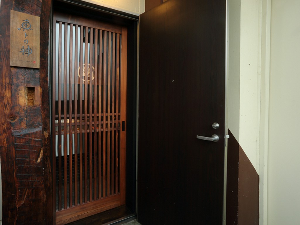 地域一を自負するこだわりの魚と、全国各地の日本酒が魅力