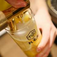 専用サーバーから注いで楽しむ、1時間ワンコインのレモンサワー