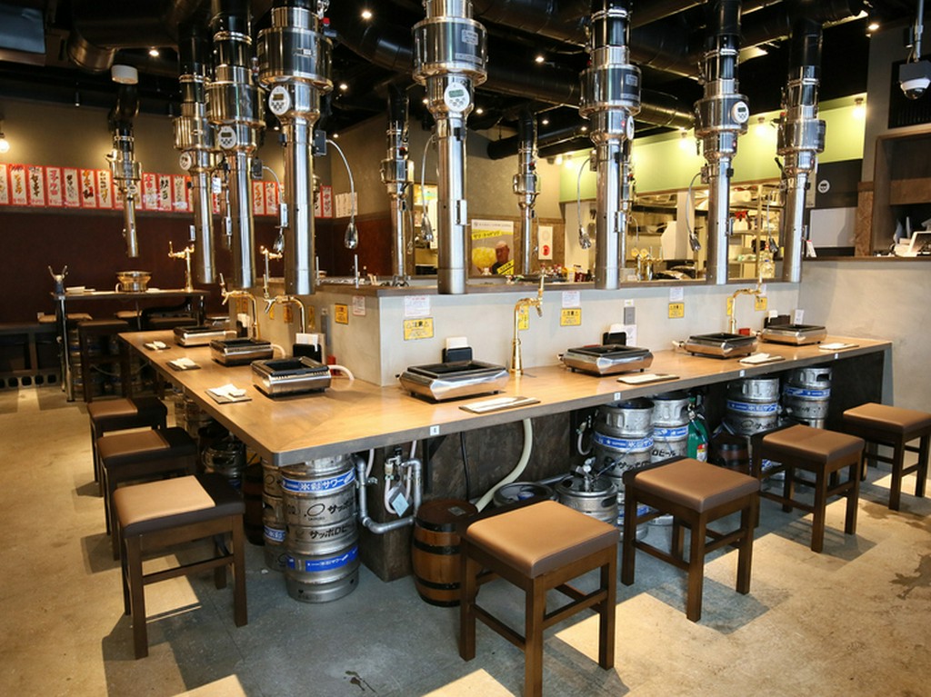 朝方まで営業。ゲストのさまざまなシーンに寄り添う一軒