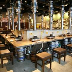 朝方まで営業。ゲストのさまざまなシーンに寄り添う一軒