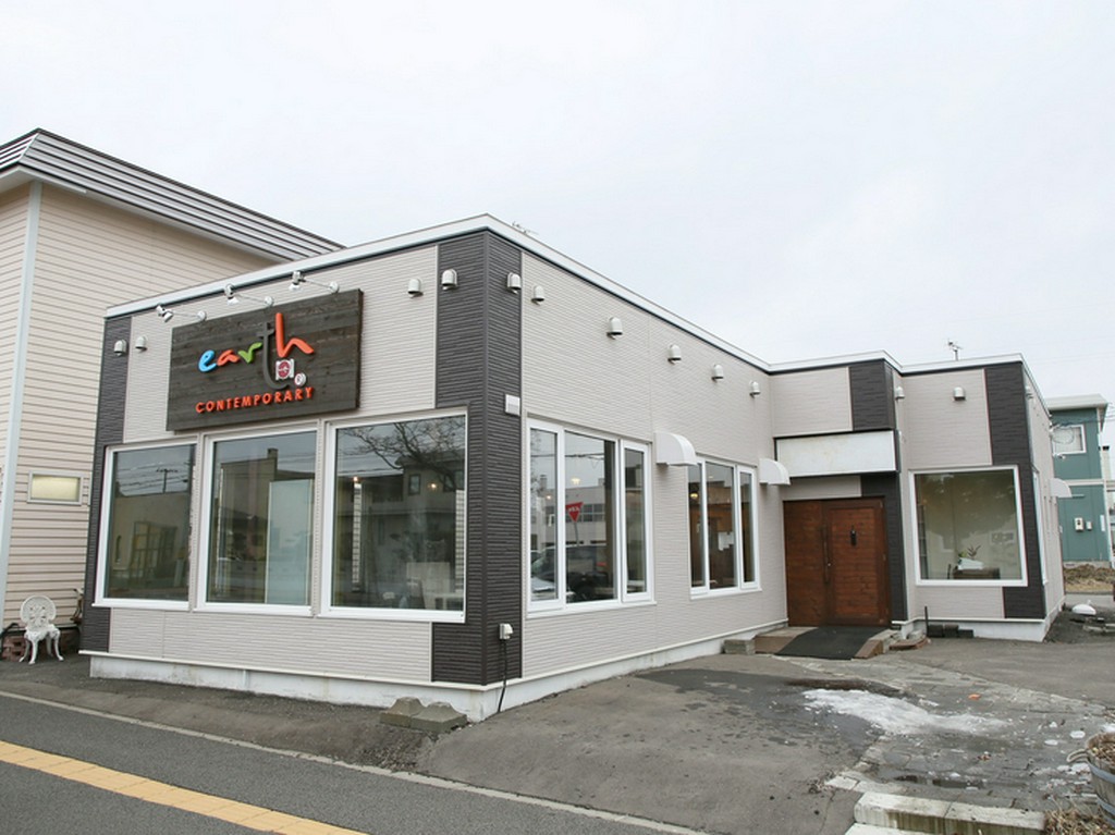 店舗前に駐車スペースあり（3台分）