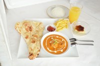 チキンカレー・ライスorナン・フライドポテト
・1ドリンク・にんじんハルワ
