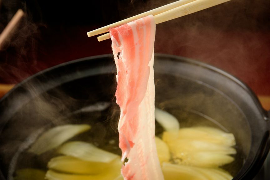 鍋料理や一品料理で堪能する沖縄の味覚