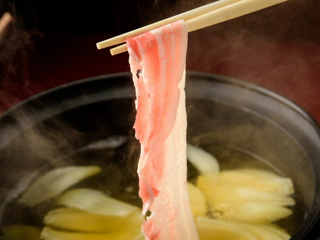 鍋料理や一品料理で堪能する沖縄の味覚