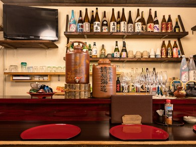 フラリと来店し、食事とお酒をひとり嗜む