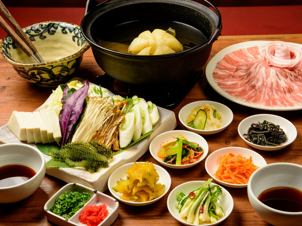 上質なあぐーの旨みと脂身の甘さ、玉ねぎのおいしさのすべてを堪能『あぐー豚　しゃぶしゃぶ』