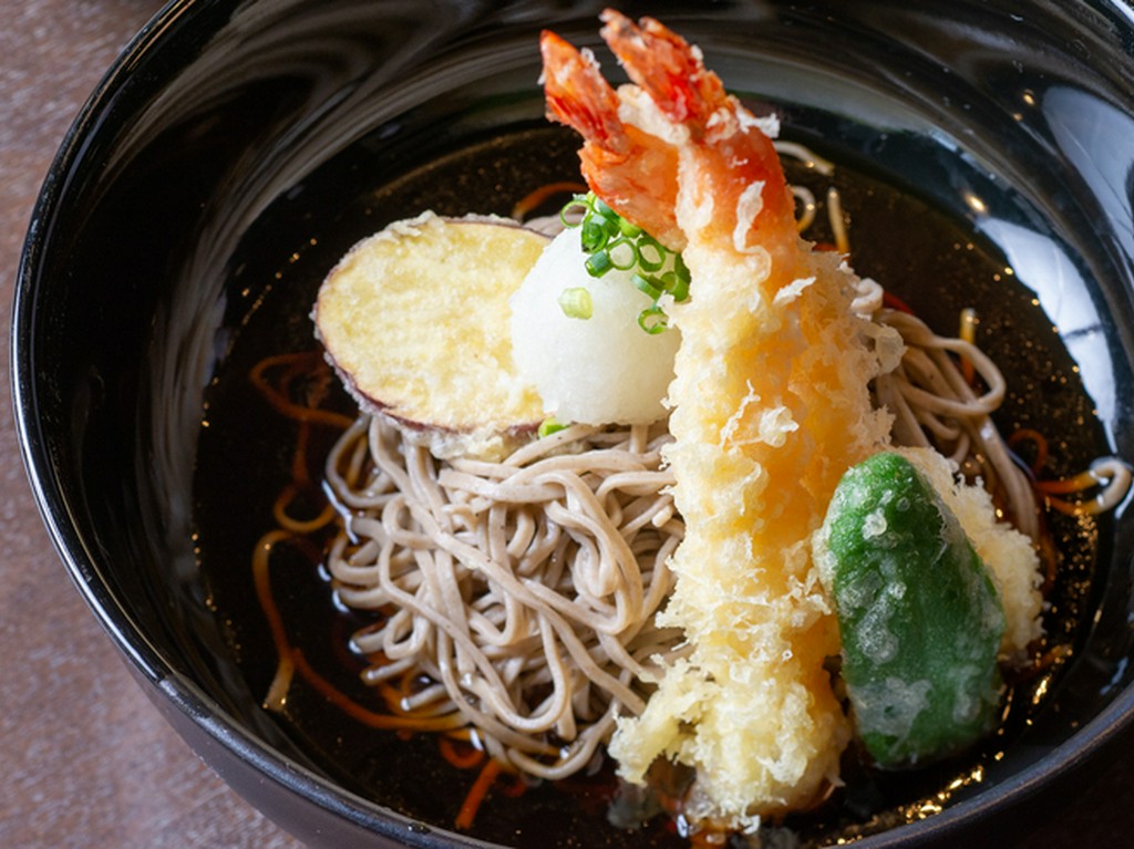 プリプリの海老が乗った『 海老天おろし蕎麦』