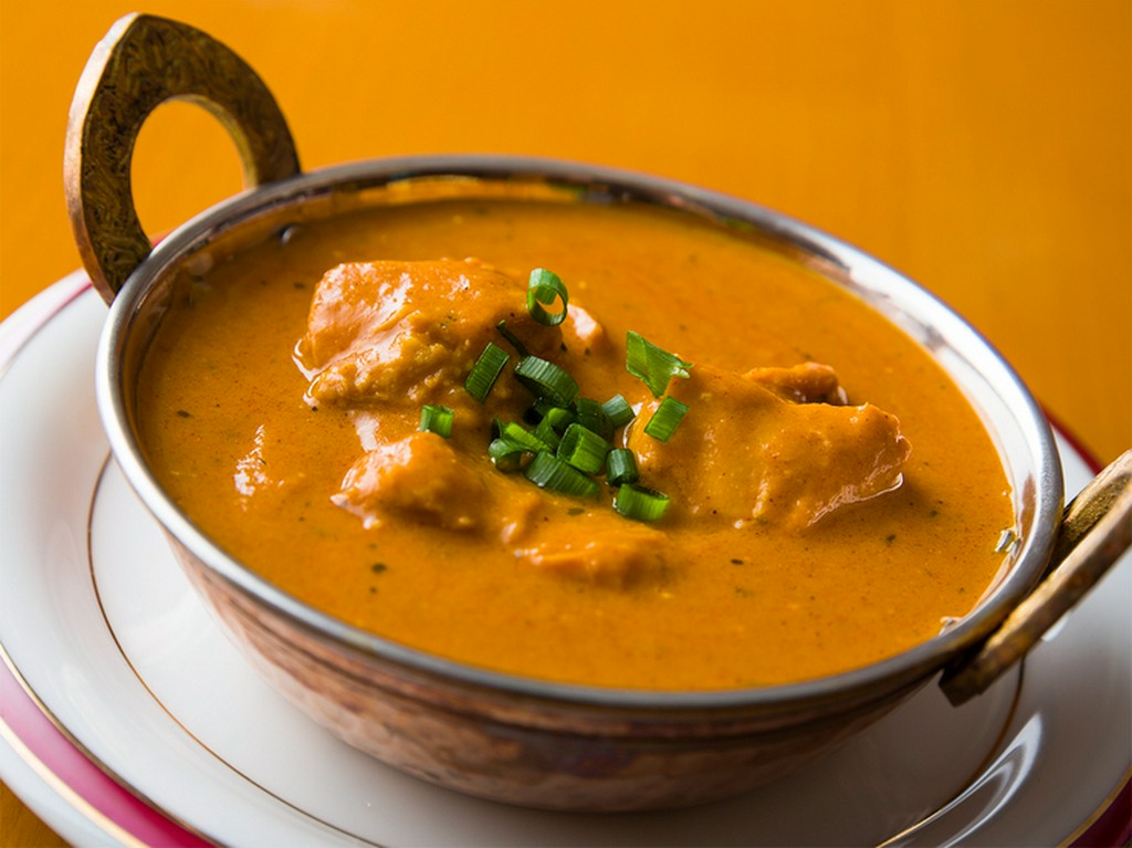 定番のおいしさ。好みの辛さでいただく『チキンカレー』