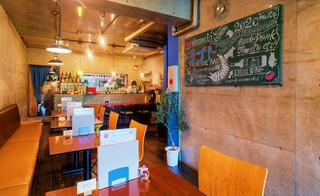 ホールスタッフ・調理補助スタッフ募集