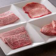 塩タン、厚切りタン、特上カルビ、特上ロースの盛り合わせ。

3190円(税込)