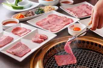 定番の宴会コースとなっております。
※お一人様あたり +2000円(税込+2200円）で120分飲み放題も可能です。