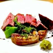四季折々の厳選食材を多彩な味わい方でお楽しみいただけます。多彩なお酒と高知名産の旬食材で、料理を通して季節の移ろいを感じて頂くとともに、愛禅の世界へとご案内いたします。
