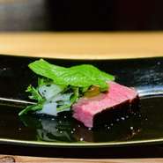 希少部位 あかうしの肩ロース（ザブトン）
会席コース料理20000円の一部 肉料理でお出ししています。