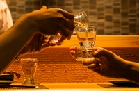 県外から高知へお越しの方への、おもてなし。
当店では、酒の國 土佐ならではの、季節に応じた高知の地酒を取り揃えております。
接待やお祝い事など、様々なおもてなしの席にて是非、ご賞味くださいませ。
