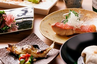旬の厳選食材を和の料理に仕立てた、当店オススメの料理コースとなっております。1名様～、前日迄に要予約